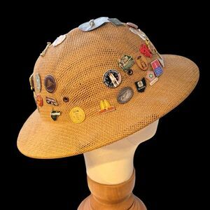 Vintage Brookstone Safari Hat Loaded With Pinbacks‎ Souvenir Pins